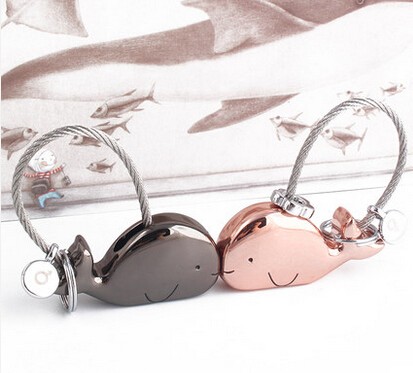 Kiss's whales couple keychains
