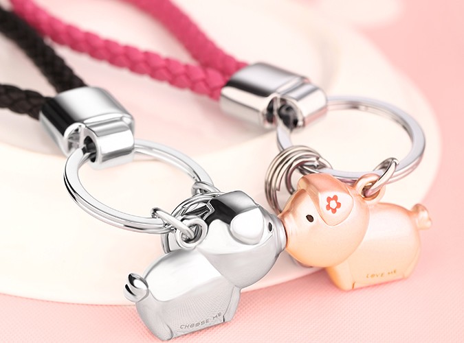 Kiss's pigs couple keychains