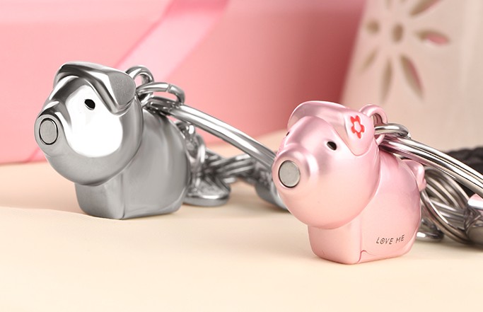 Kiss's pigs couple keychains