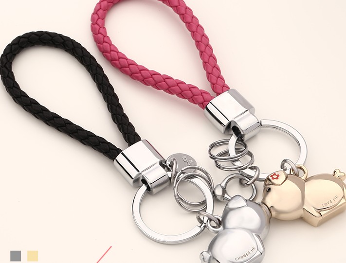 Kiss's pigs couple keychains