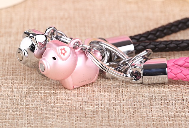 Kiss's pigs couple keychains