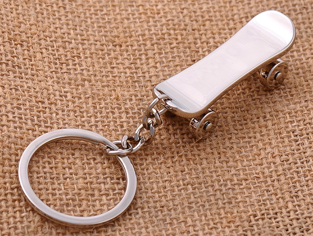 Skateboard zinc alloy keychain