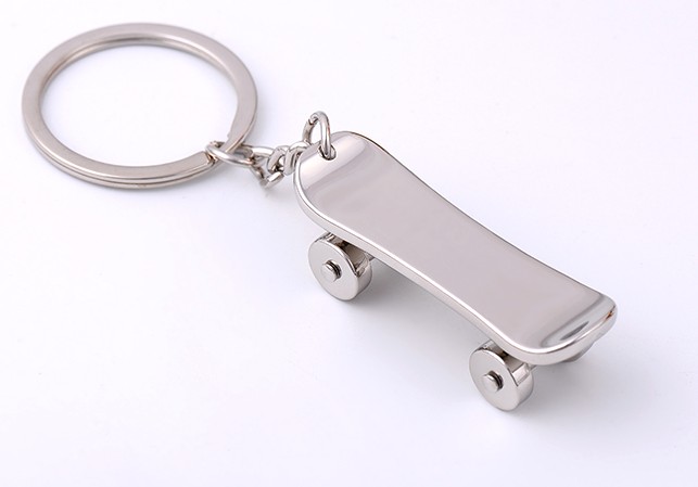 Skateboard zinc alloy keychain