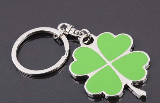 Heart style clover keychain