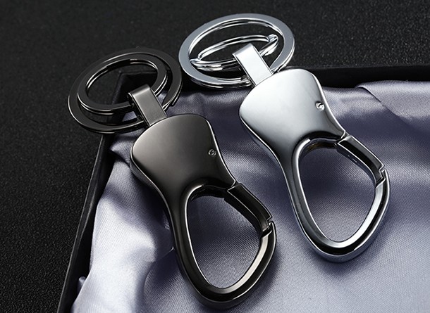 Personalized double ring alloy keychain