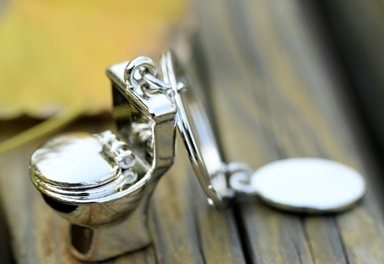 Mini toilet keychain
