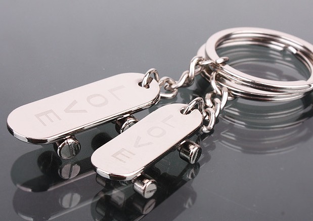 mini skateboard Couple keychains