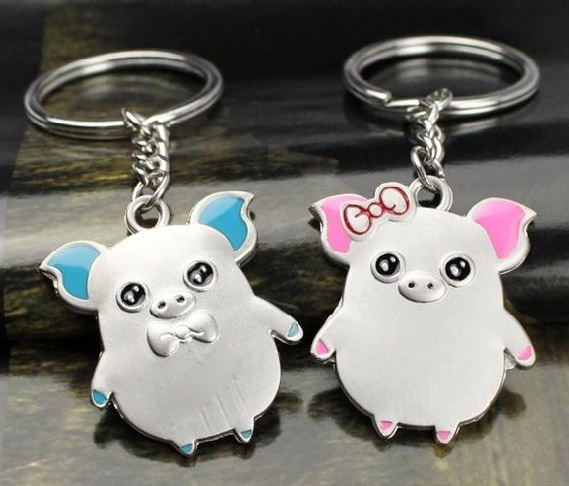 Couple pigs keychains