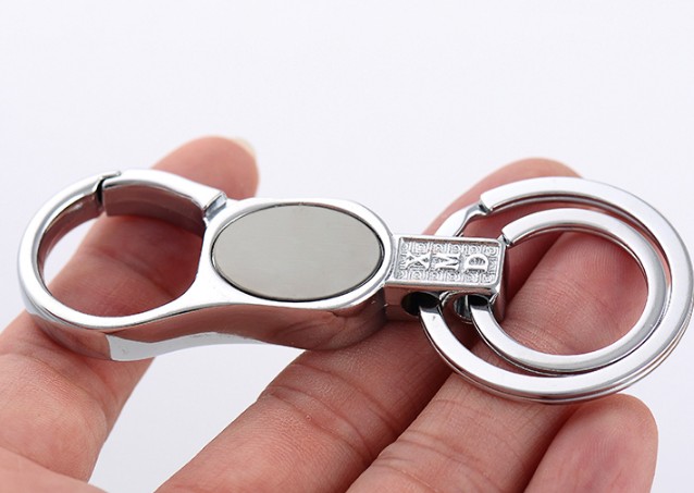 Men's classic alloy keychain