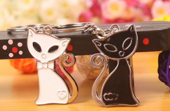 Black and white cats lovers keychains