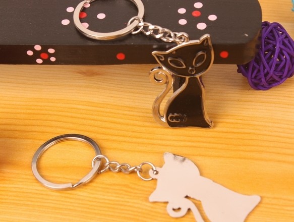 Black and white cats lovers keychains