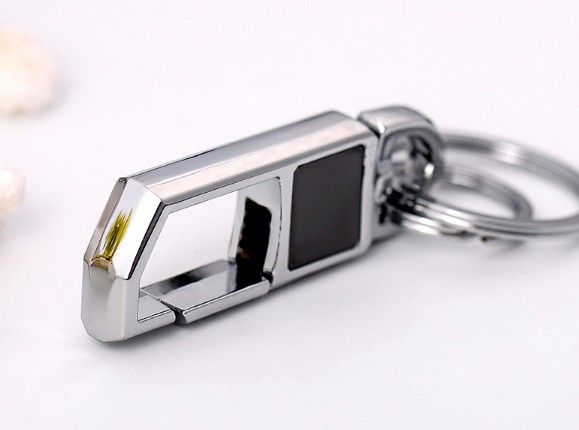 Men's classic alloy keychain