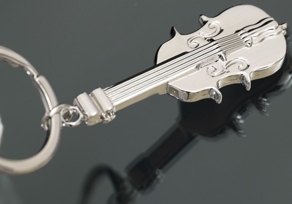 7cm violin alloy keychain