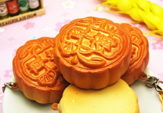 Chinese moon cake keychain