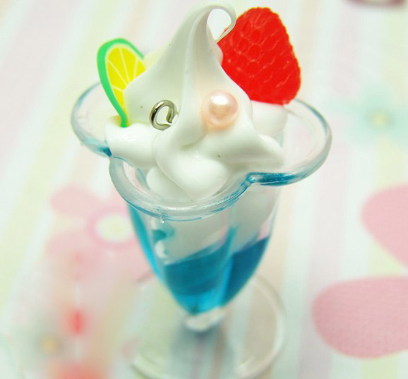 Cake ice cream keychain