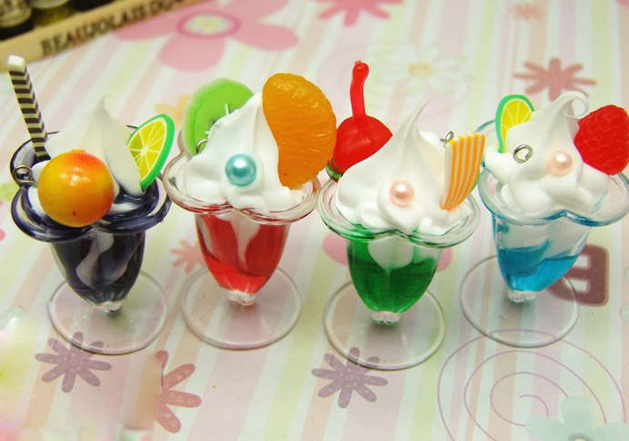 Cake ice cream keychain