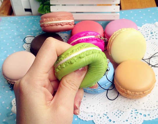 Macaron cookies keychain