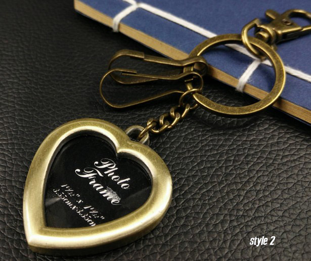 Retro photo frame keychain