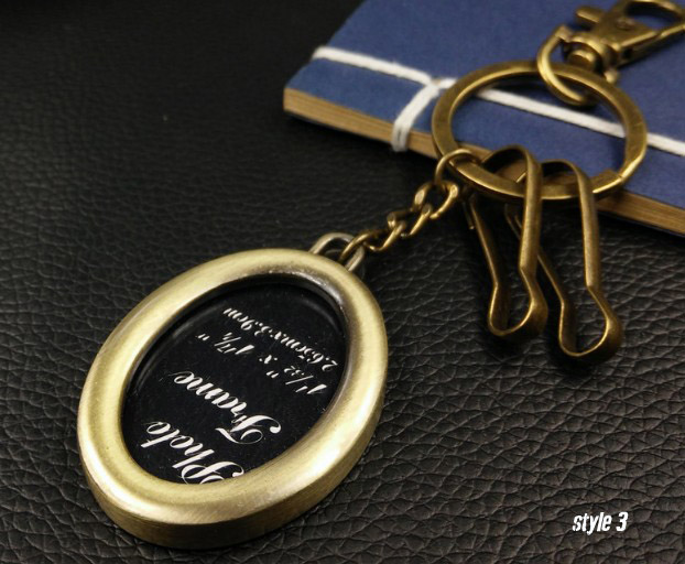 Retro photo frame keychain