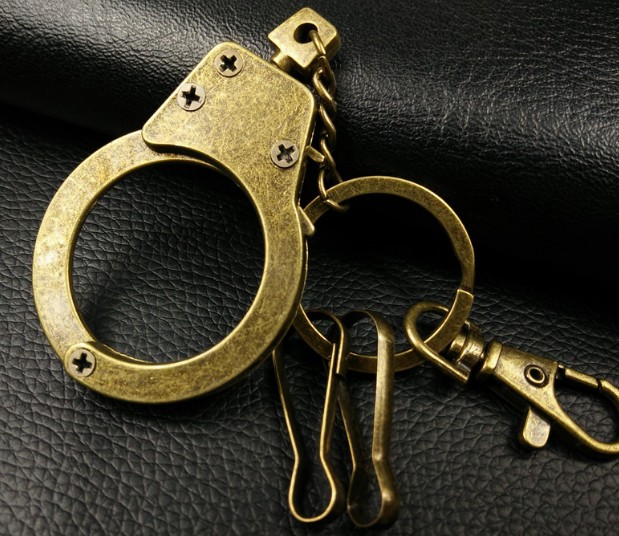 Retro handcuffs keychain