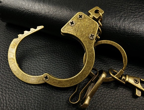 Retro handcuffs keychain