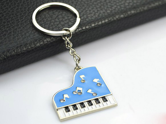 Piano keychain