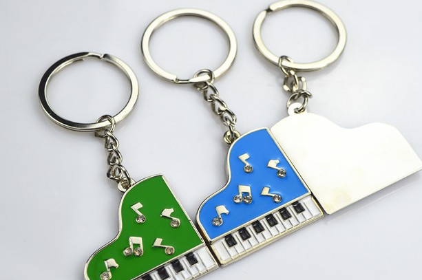 Piano keychain