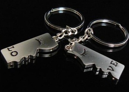 Love Kiss Couple Keychains