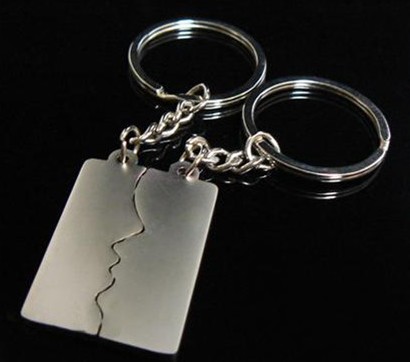 Love Kiss Couple Keychains