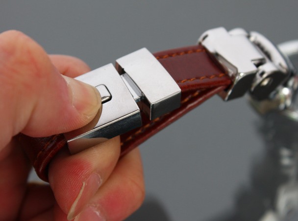 Classic alloy leopard head keychain