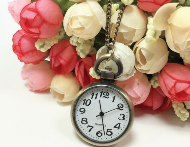 Retro Stainless Steel clock Keychain