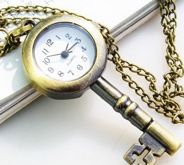 Retro Key Shape Watch Keychain