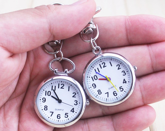 Classic round clock Keychain