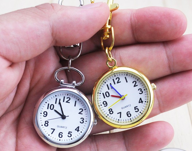 Classic round clock Keychain