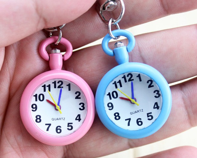 Classic round clock Keychain