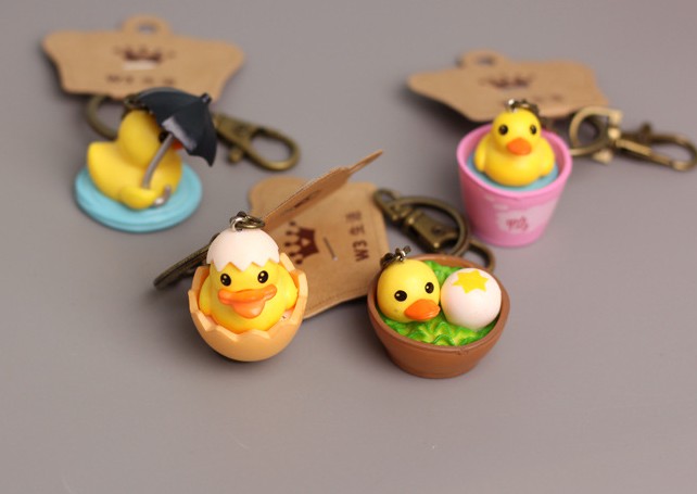 Cute yellow ducklings keychain