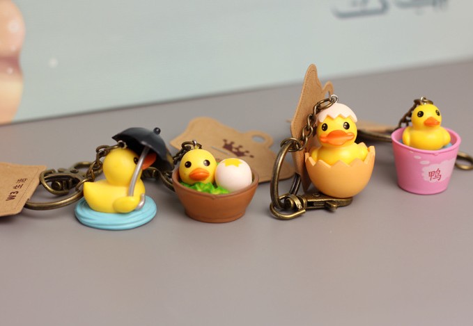 Cute yellow ducklings keychain