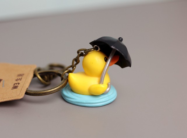 Cute yellow ducklings keychain