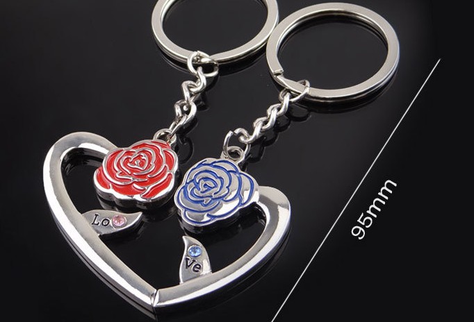 Heart-shaped rose alloy keychain