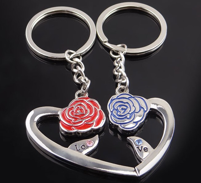Heart-shaped rose alloy keychain