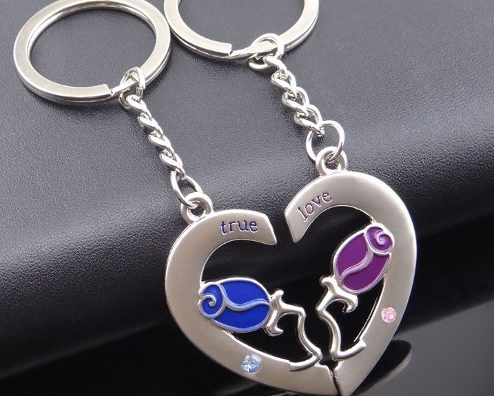 Heart-shaped true love rose keychain